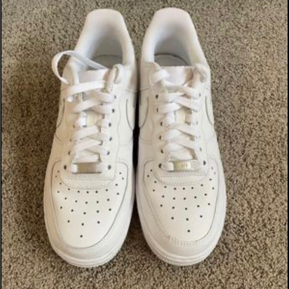 White Nike Air Force 1